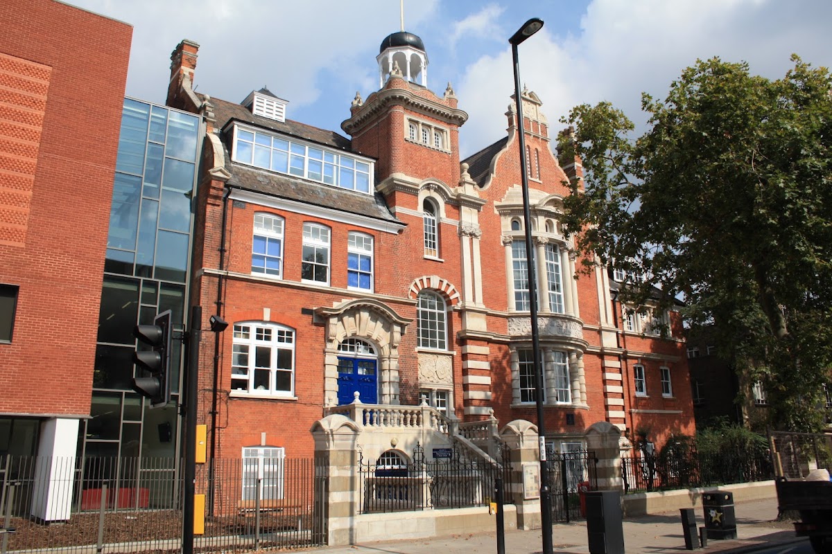 Central Foundation Girls' School - Photo 2